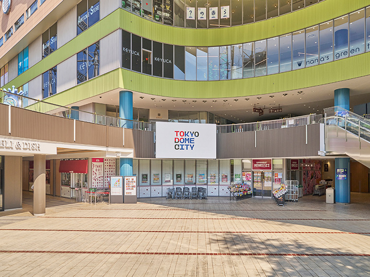 東京ドームシティビジョンズ ラクーア広場ビジョン